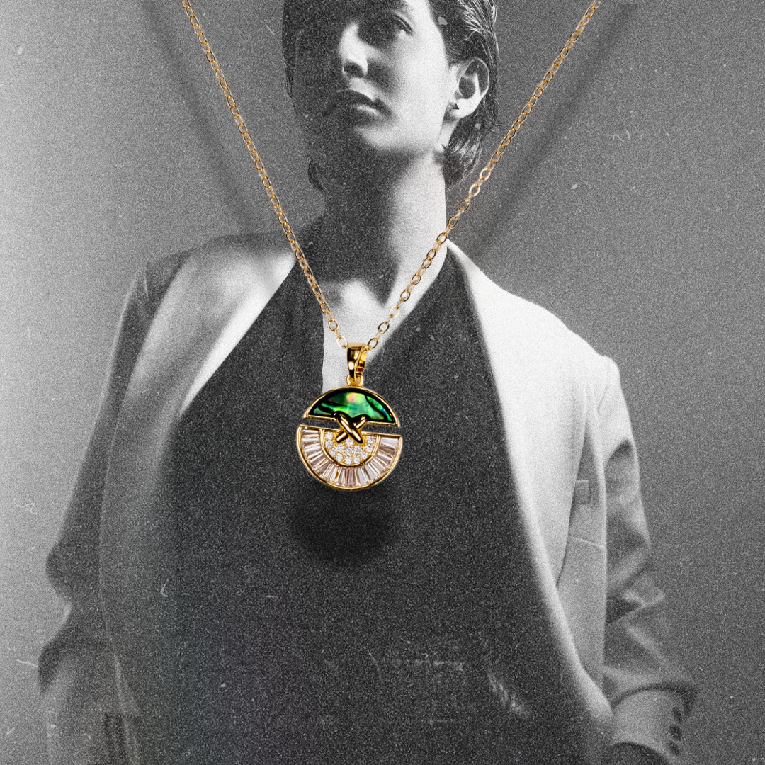 aurora kolye detay - geometrik gold kaplama model | kuan jewelry