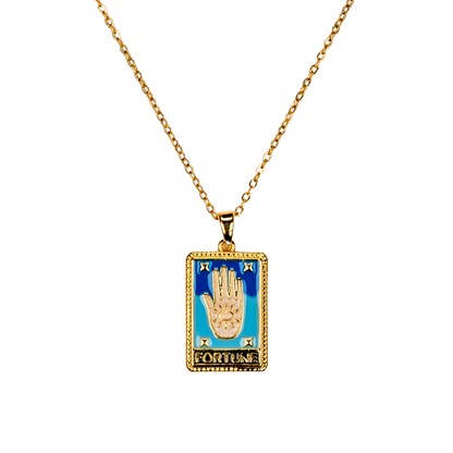 fortune el kolye model üzerinde - tarot temalı şans kolyesi | kuan jewelry
